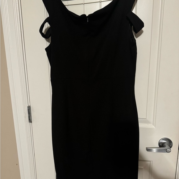 Le Chateau Dress - Picture 4 of 4